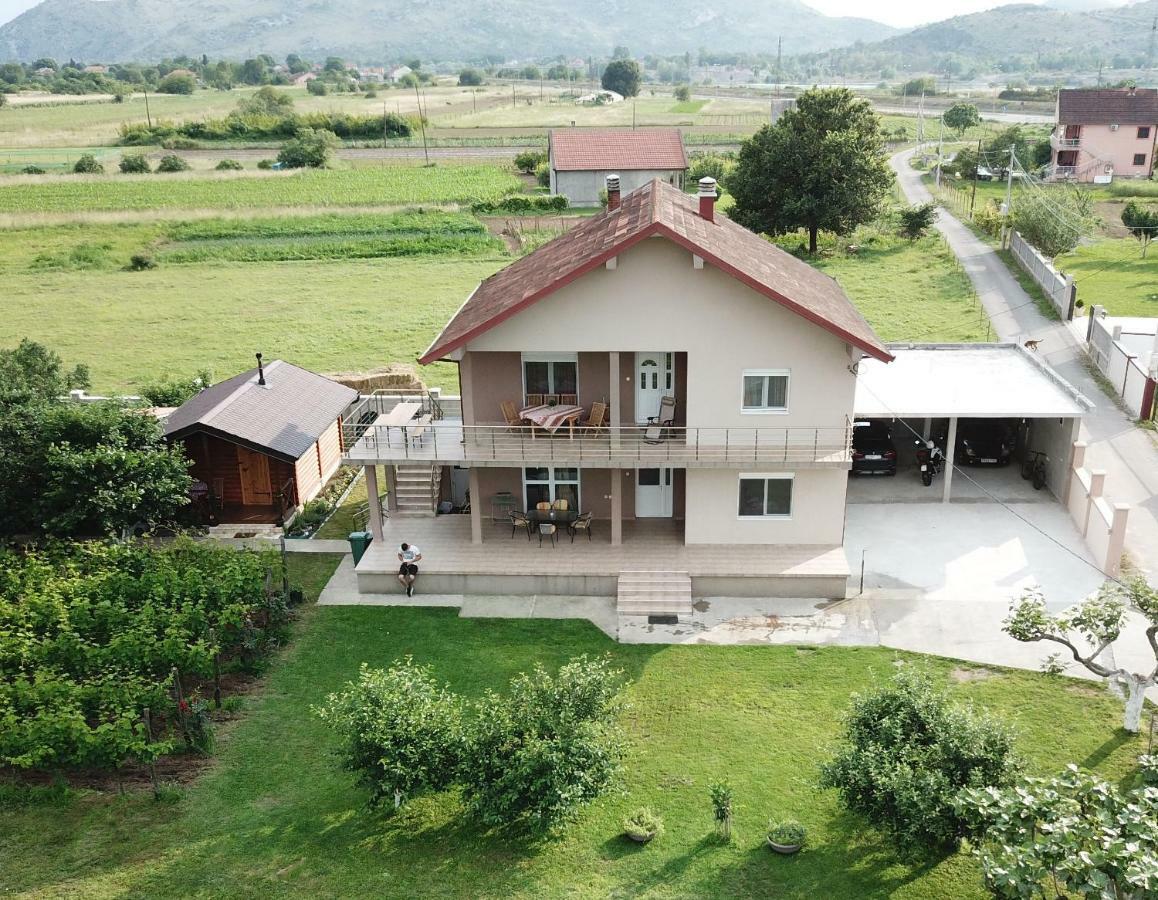 Eko Apartmani Krackovic Golubovci Bagian luar foto