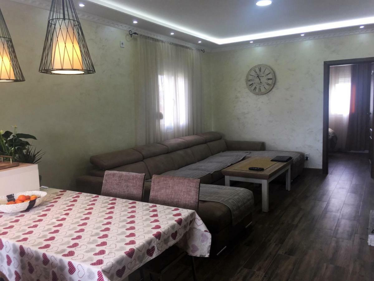Eko Apartmani Krackovic Golubovci Bagian luar foto
