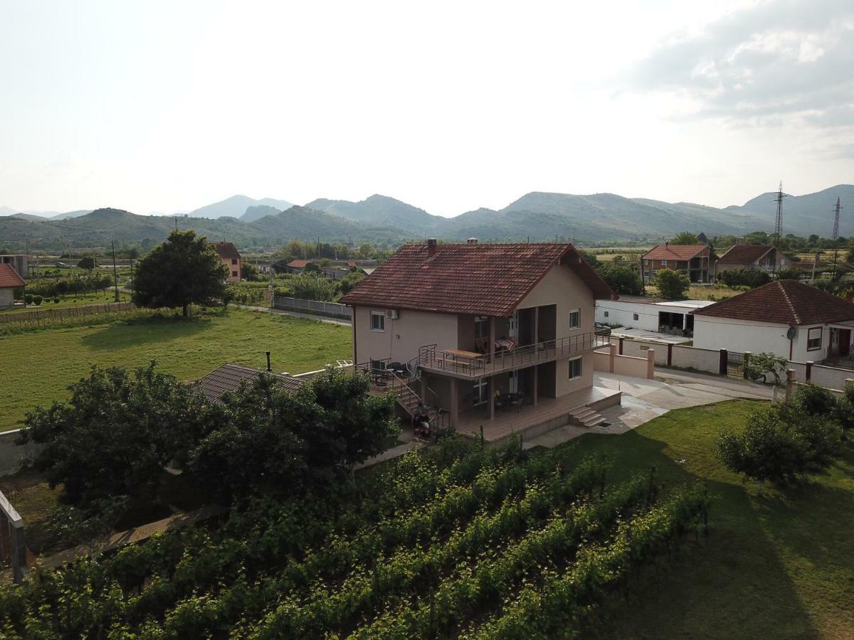 Eko Apartmani Krackovic Golubovci Bagian luar foto