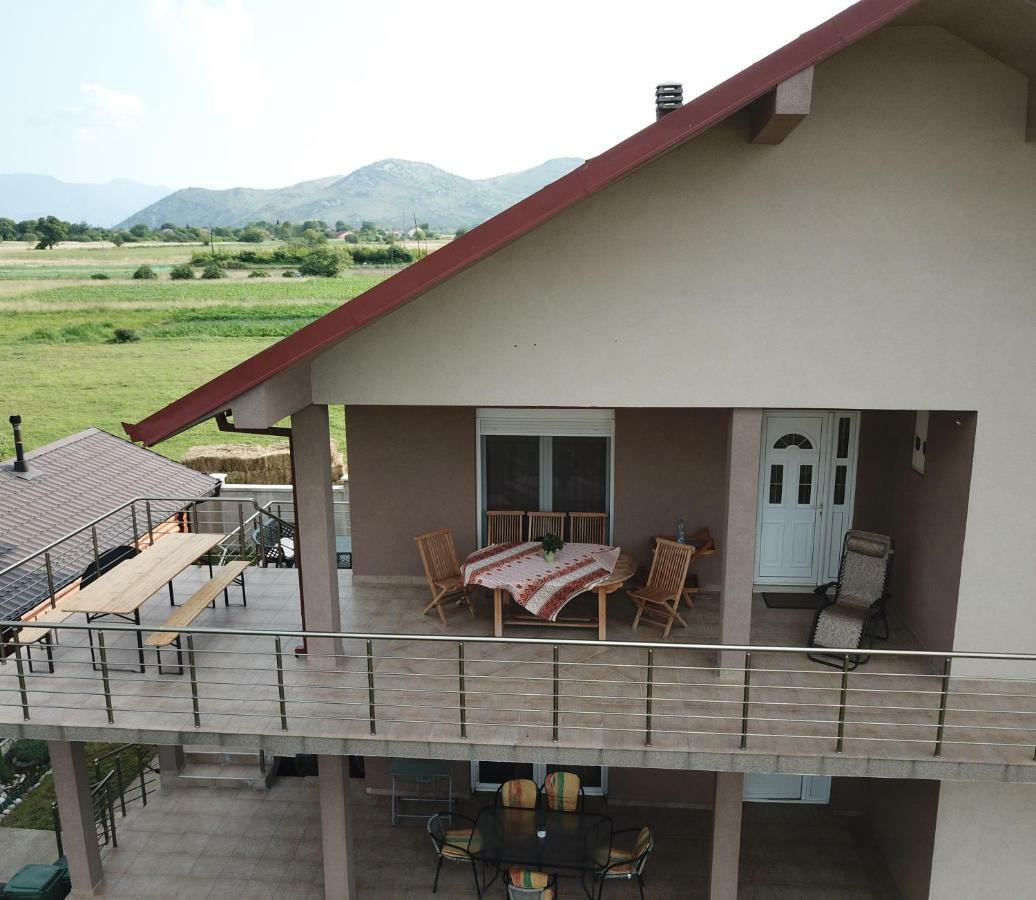 Eko Apartmani Krackovic Golubovci Bagian luar foto