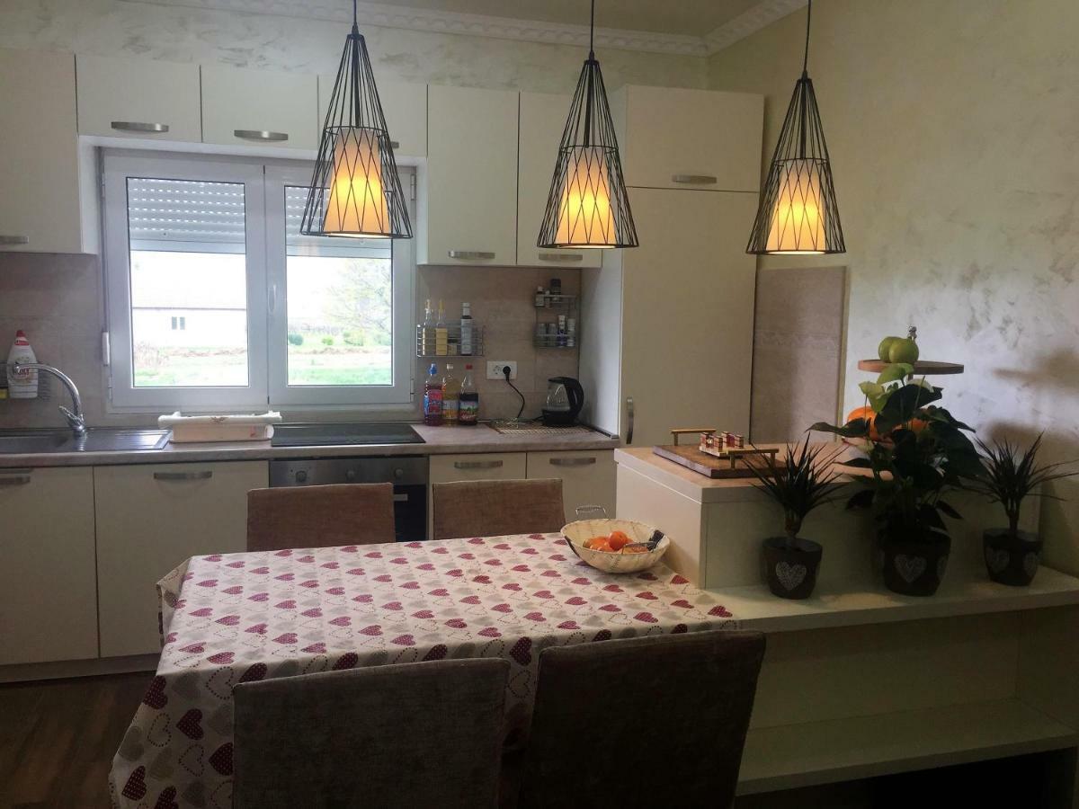 Eko Apartmani Krackovic Golubovci Bagian luar foto