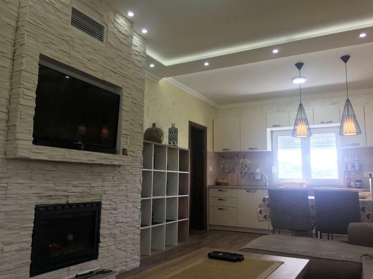 Eko Apartmani Krackovic Golubovci Bagian luar foto