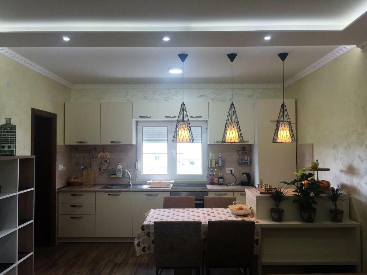 Eko Apartmani Krackovic Golubovci Bagian luar foto