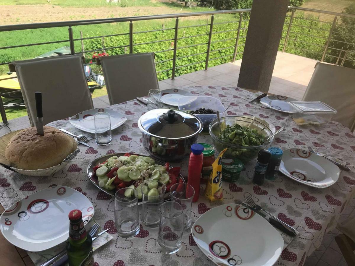 Eko Apartmani Krackovic Golubovci Bagian luar foto