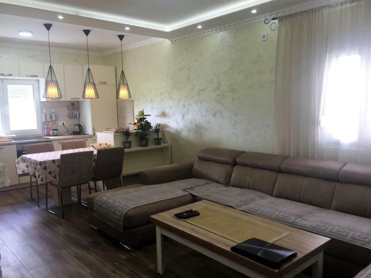 Eko Apartmani Krackovic Golubovci Bagian luar foto