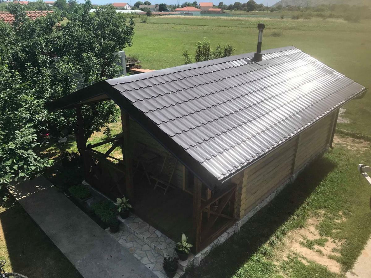 Eko Apartmani Krackovic Golubovci Bagian luar foto